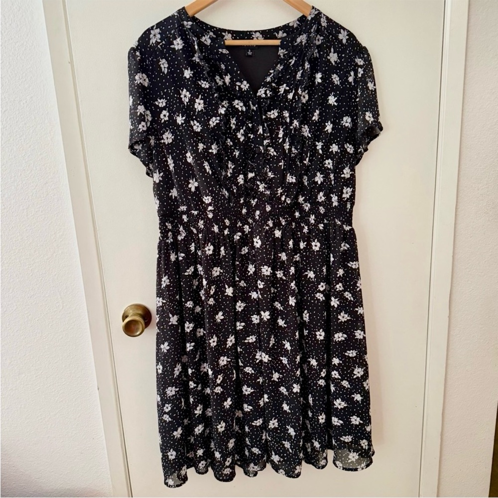 Torrid Black Floral Short Sleeve Dress
